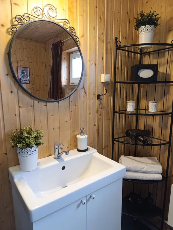 5 к. дом с баней на берегу озера Петрозаводск