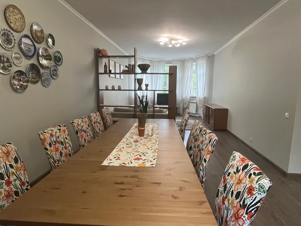 Коттедж в саду