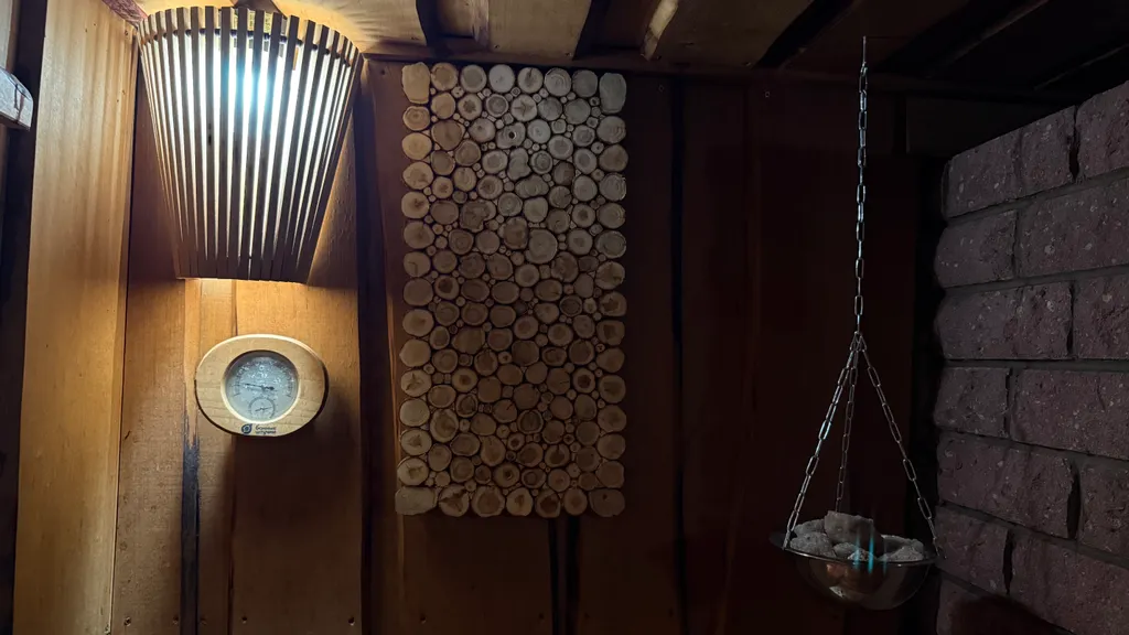 Домик у реки