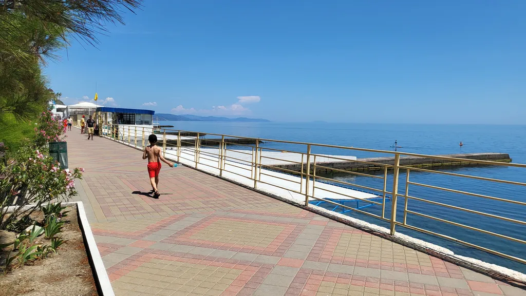 Видовая квартира с подогреваемым бассейном в ЖК Лучистое