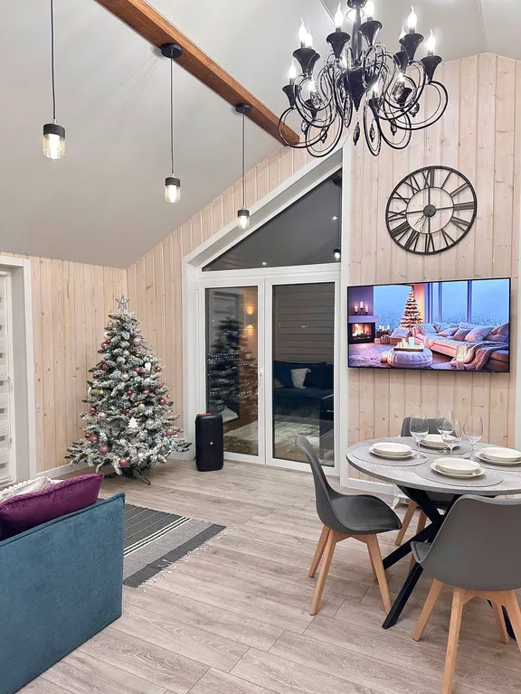 Коттедж Красивый дом с 2 спальнями — Ропша