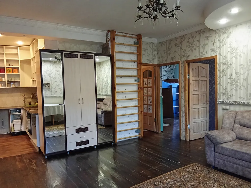 Квартира Уютная, просторная квартира в центре города — Красноярск