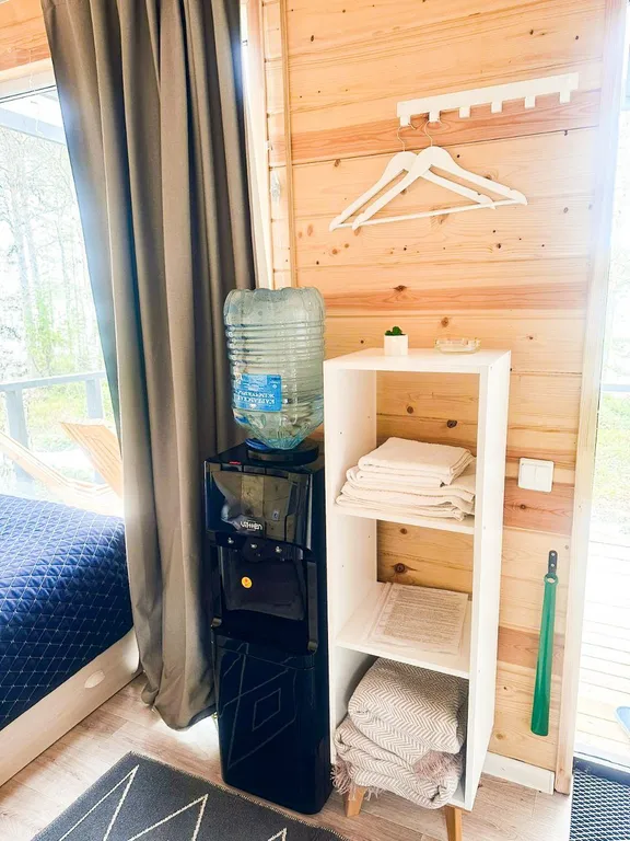 Домик на двоих с панорамным окном и видом на Белое море