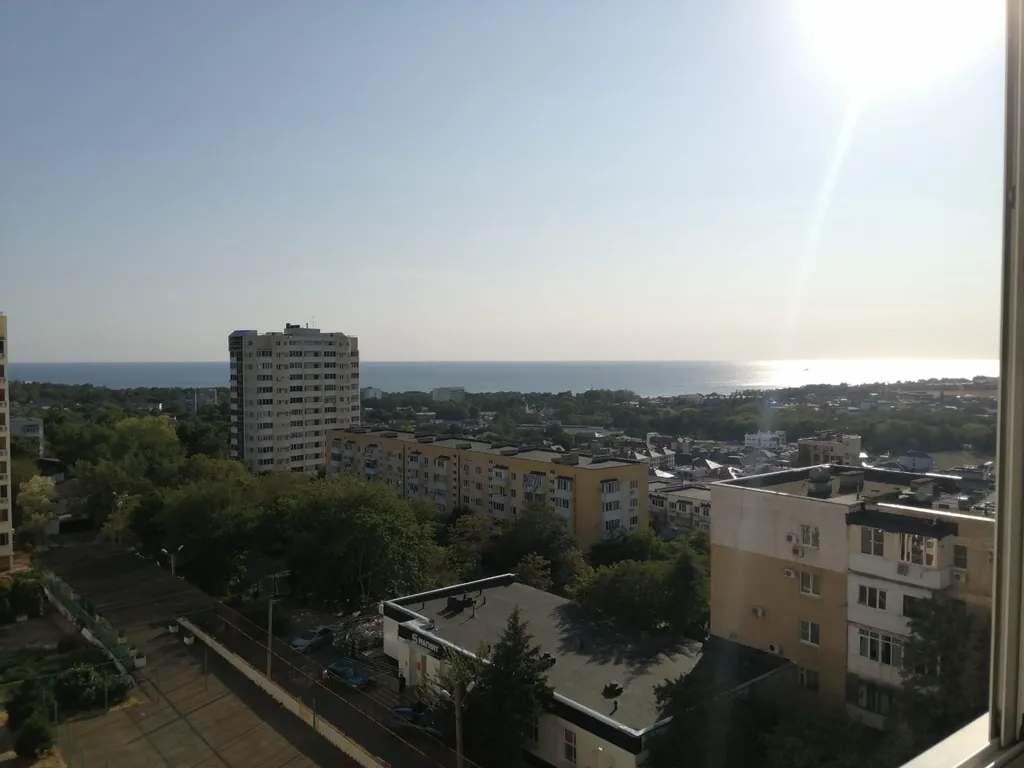 Просторная однокомнатная квартира с видом на море