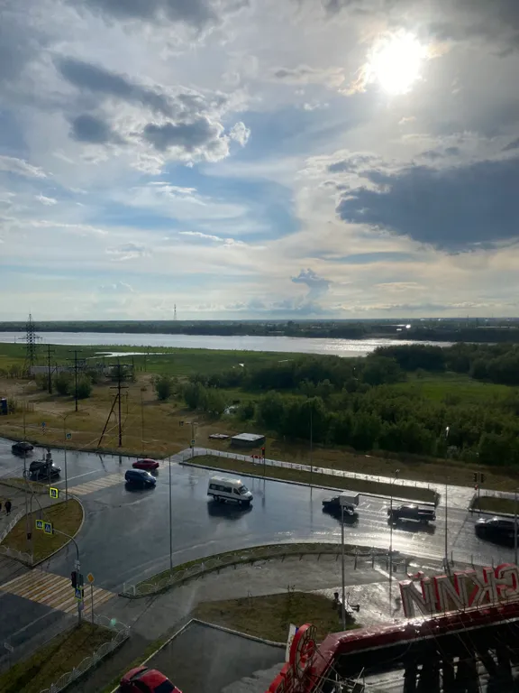 Уютная однокомнатная квартира с видом на самые красивые закаты у реки — аренда посуточно в Нефтеюганск