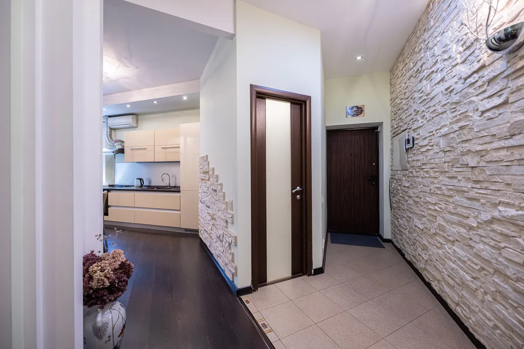 Большая квартира с кондиционерами и камином