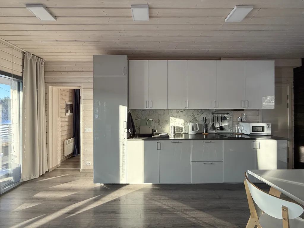 Коттедж Уютный домик на берегу озера — Стеклянный