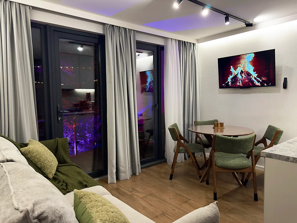 Дом DOUBLE с чаном на террасе