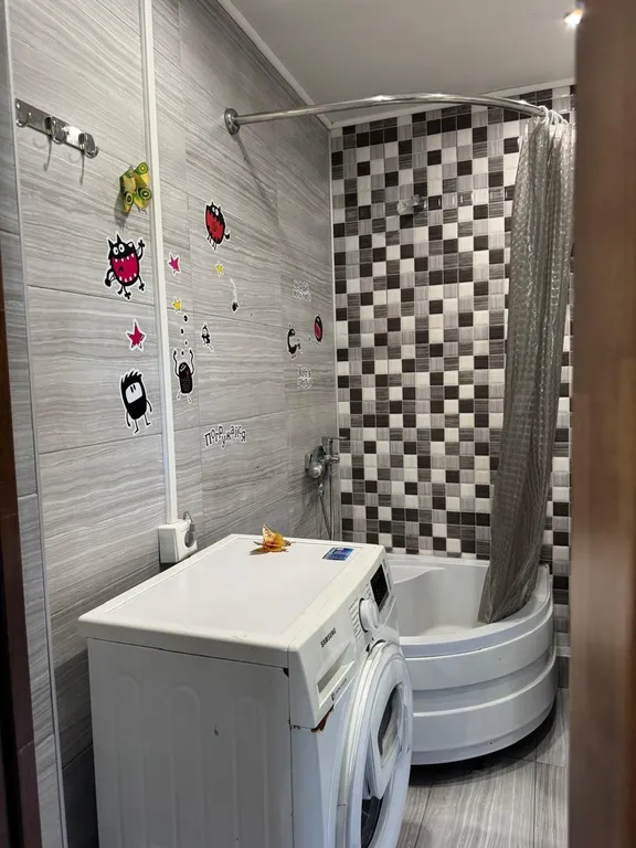 Просторная трёхкомнатная квартира на берегу моря в районе пляжа Мокко