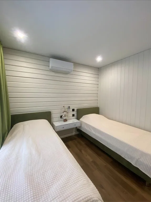 Коттедж Дом с видом на озеро и фруктовый сад — Луга