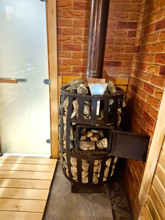 Дом с баней и бассейном