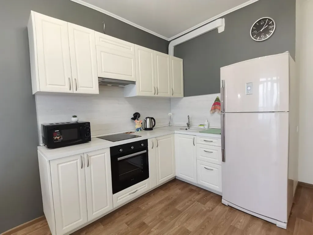 Большая двухкомнатная квартира с панорамным балконом