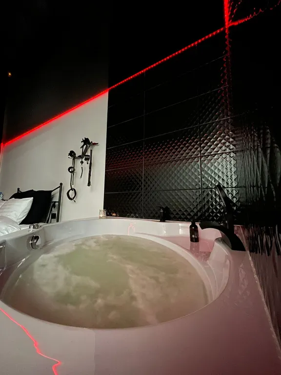 Апартамент для свиданий с джакузи