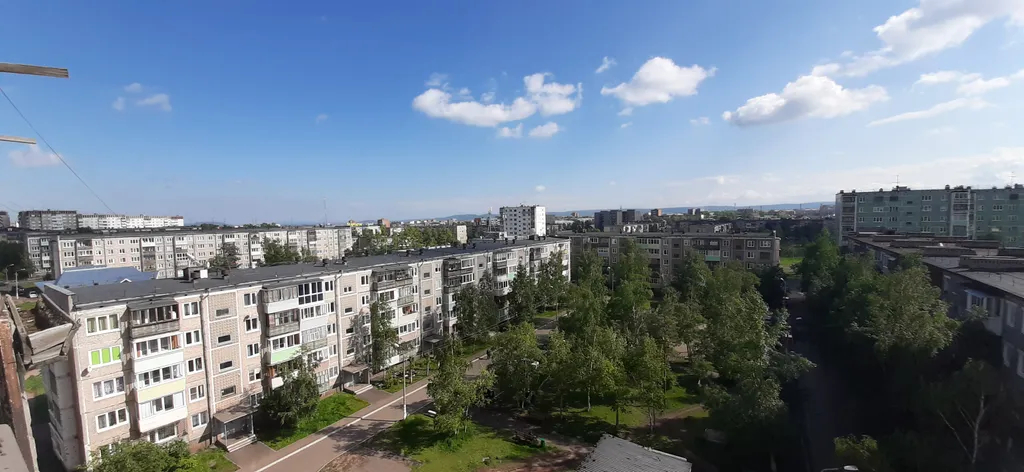 Квартира на 8 этаже с большой кухней и двумя балконами