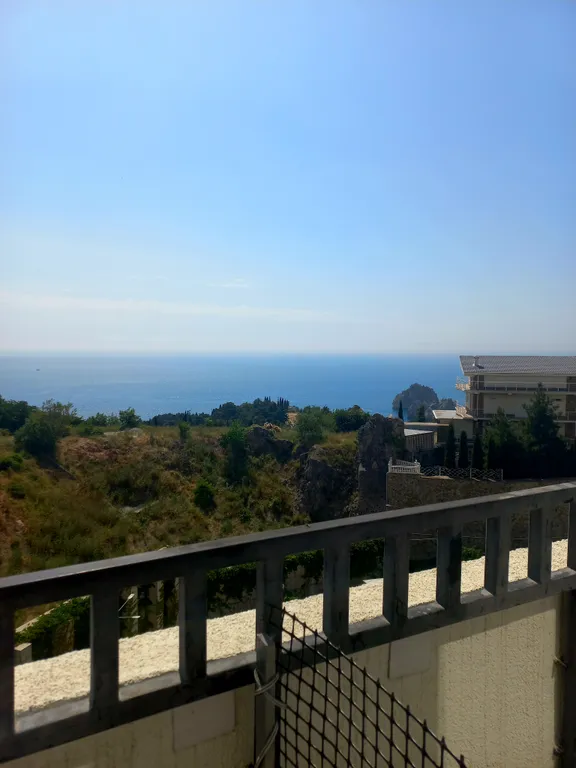 Комната в квартире с видом на море, кондиционер, дом новый