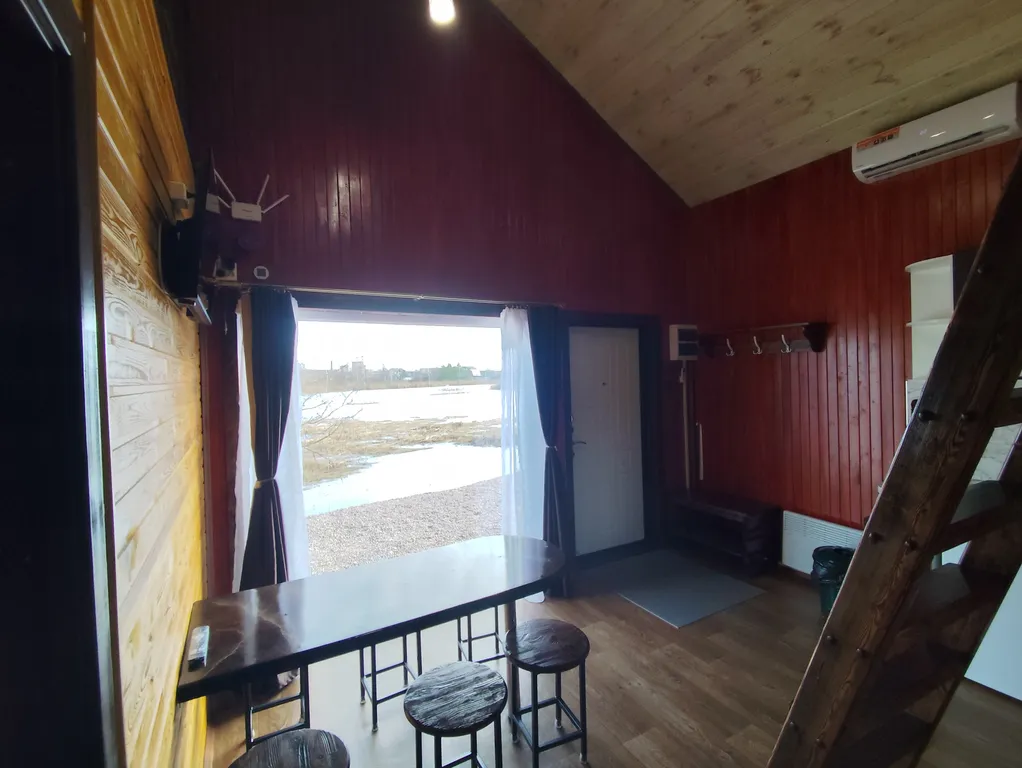 Дом на берегу озера