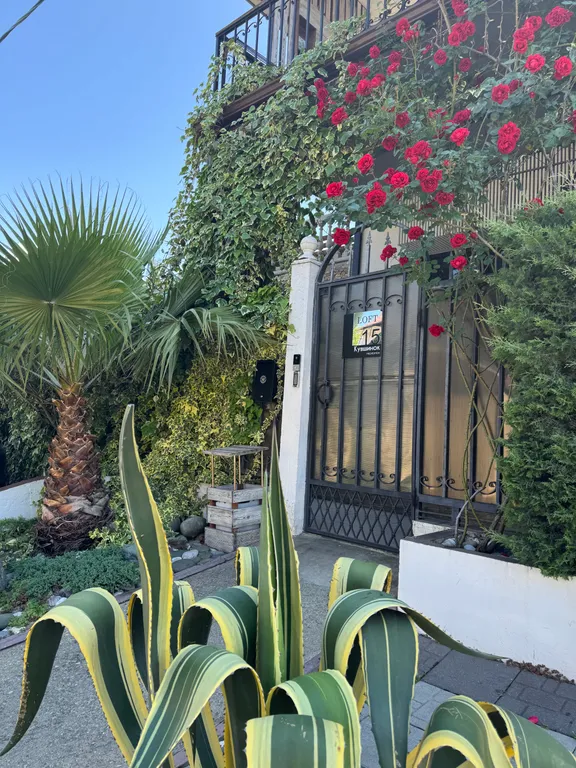 Коттедж Домик у бассейна — Сириус