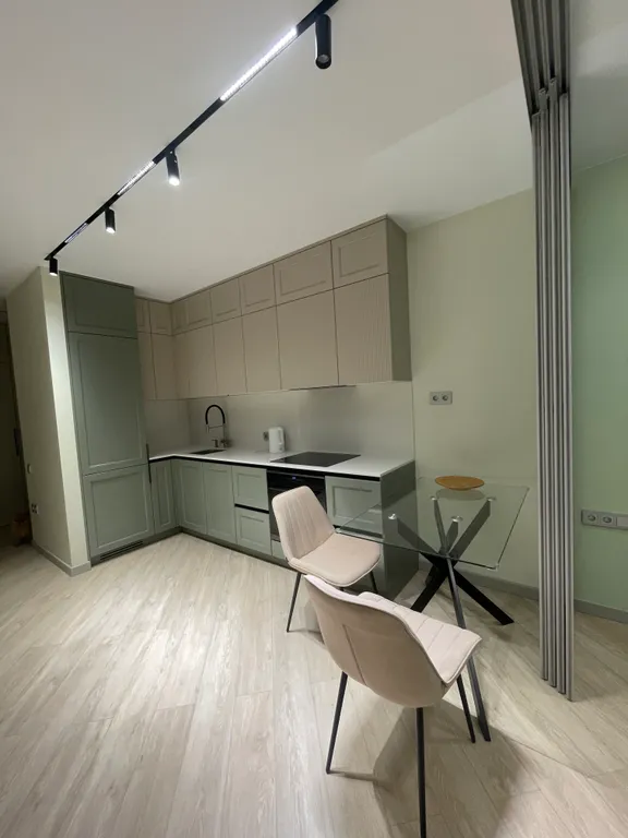 Релакс в уютном гнездышке, зелень, елки, цветы, аллеи, двор без машин