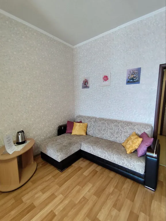 Трехместный номер с 2  кроватями и диваном. Стандарт с видом на море.