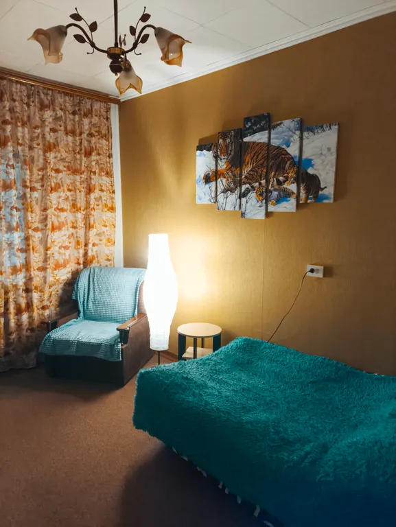 Уютная квартира с домашним простым интерьером