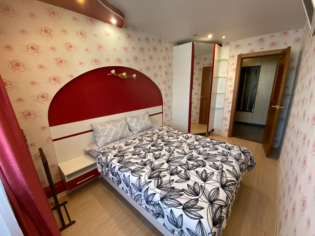 Квартира Пpocторная квaртирa в 5 минутах от центра, все комнаты изолированные — аренда посуточно в Петрозаводск