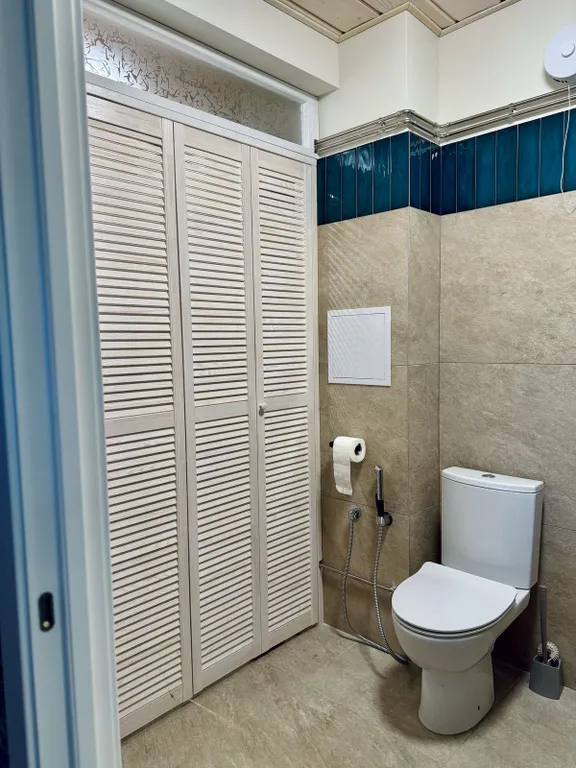 Дом рядом с озером