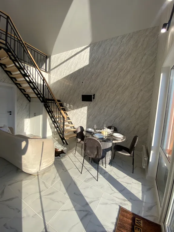 Загородный дом в черте города с озером