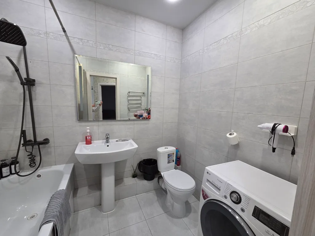 Апартаменты VVA / Сквер Героев России