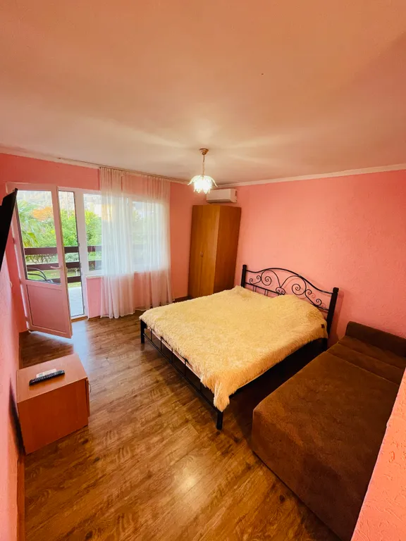 Квартира Четырехместный номер стандарт улучшенный — аренда посуточно в Лдзаа