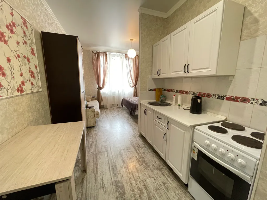 Квартира с ремонтом, кровать + диван