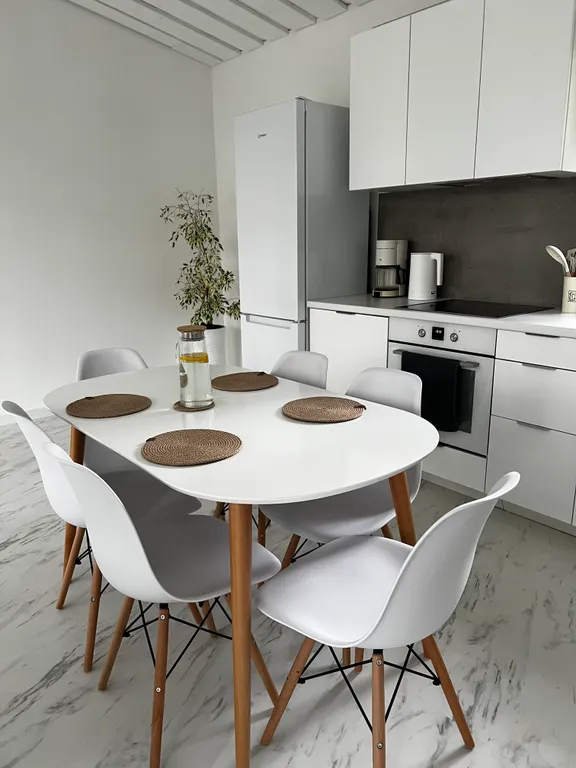 Стильный дом на берегу Ладожского озера с панорамным видом