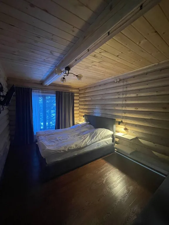 Домик в лесу для большой компании