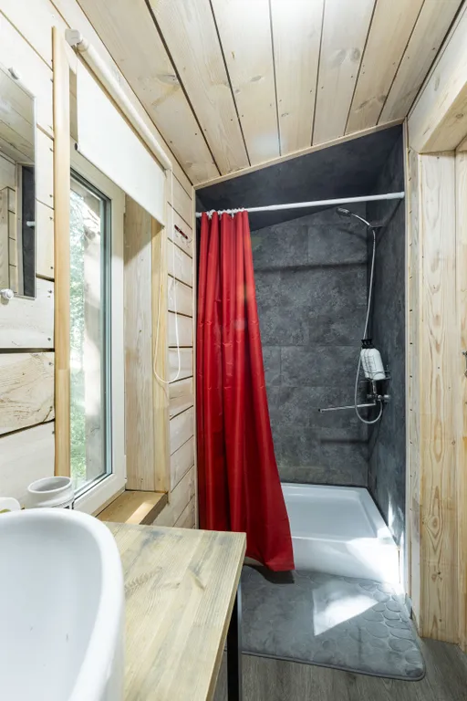 Деревянный дом у озера Кипень