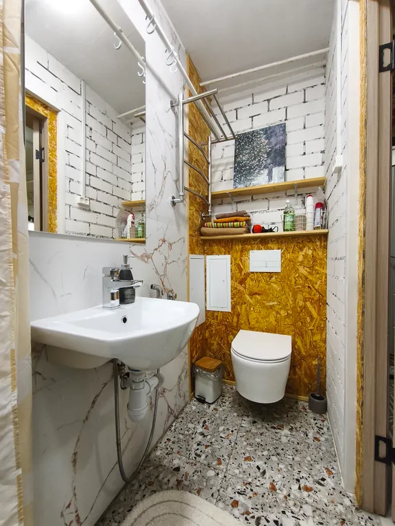 Душевное жилье над пиццерией, небольшая, но очень уютная студия