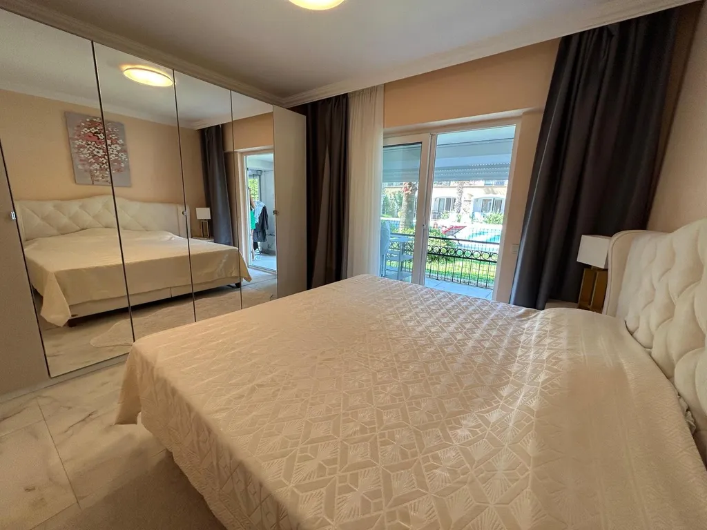 Около моря со своим пляжем