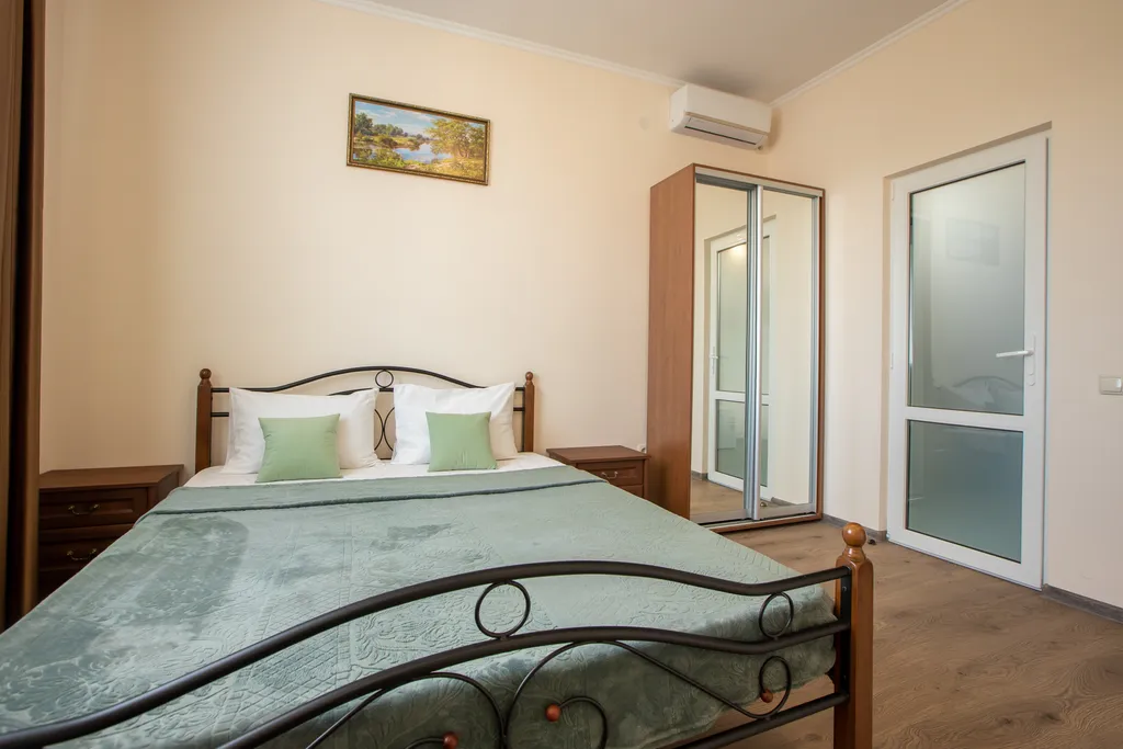 Квартира Трёхместная комната-комфорт без балкона — Севастополь