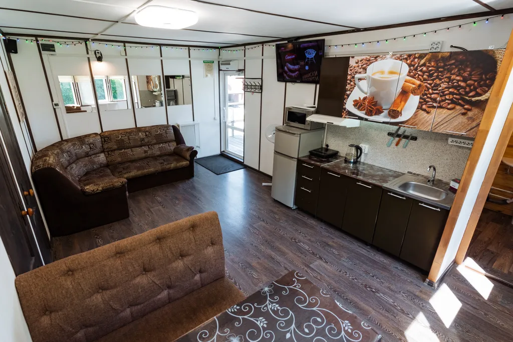 Бунгало на берегу озера в границе леса