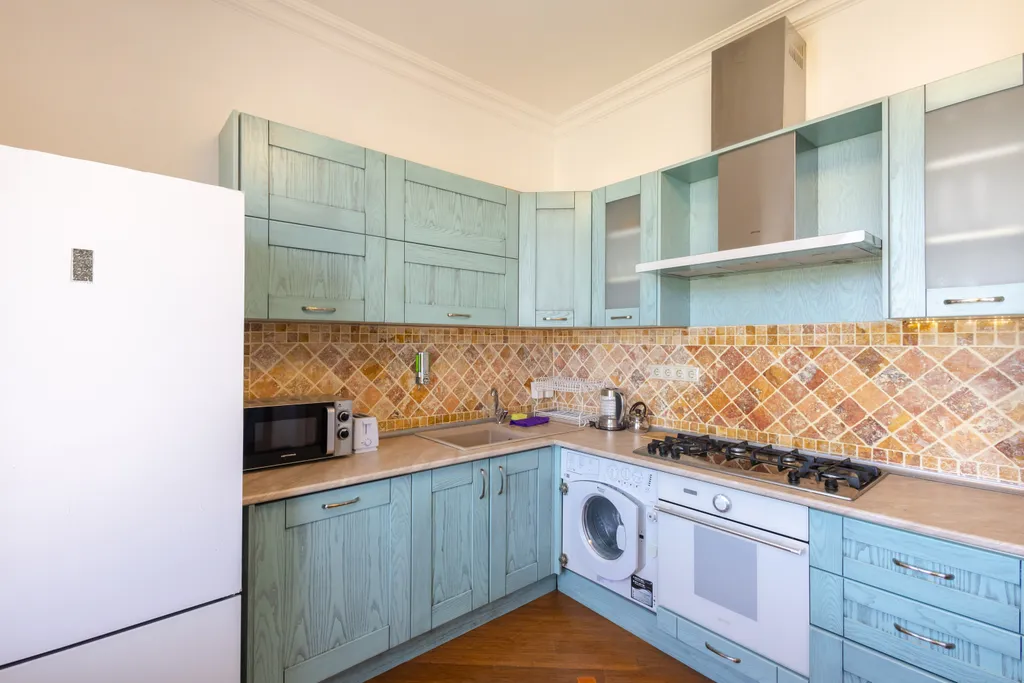 Апартаменты с видом на торговую улицу