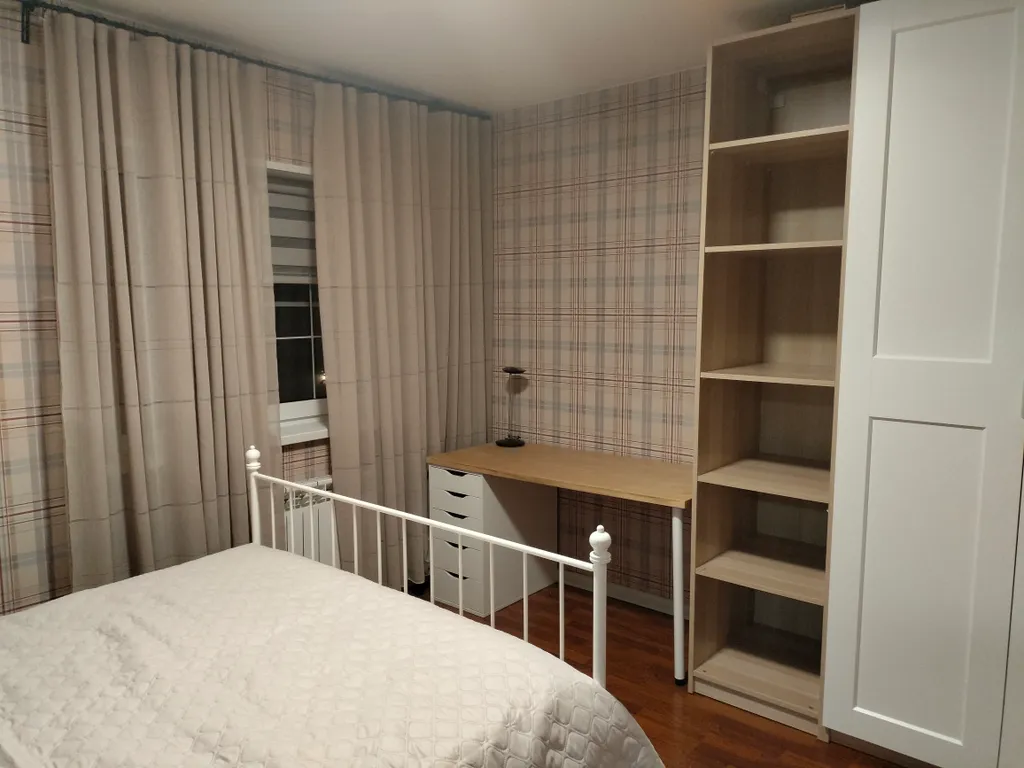 Уютный коттедж с дровяным камином, в окружении лесного массива