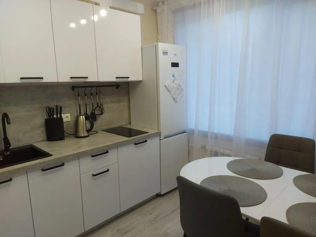 Современная квартира на берегу озера