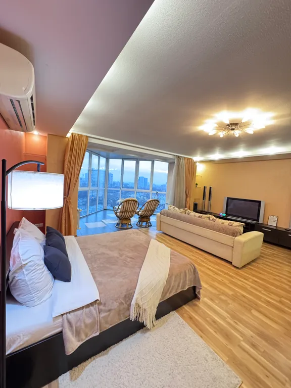 Уютная квартира у Столицы с панорамным видом на город