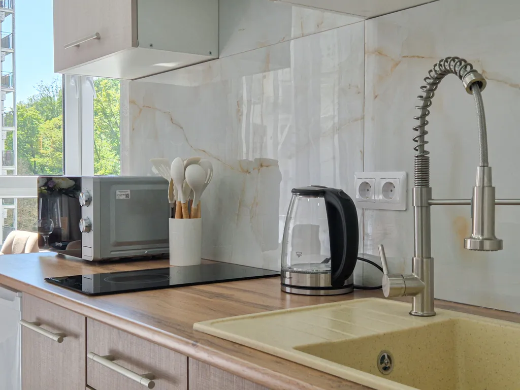 Просторная студия с балконом