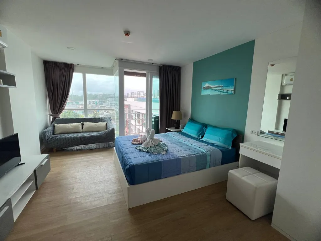 Студия после ремонта с удивительным видом с 8 этажа в центре Каты