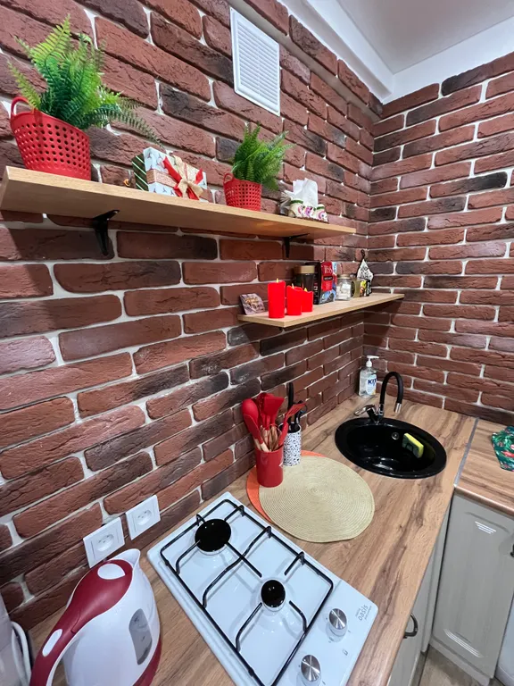 Студия в центре с дизайнерским ремонтом и балконом Город в городе