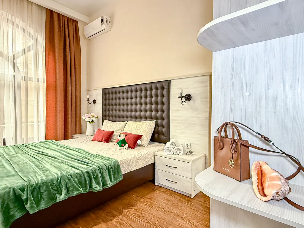 Номер на 4 человек с кухней на 1 этаже в центре, в 7 минутах до моря