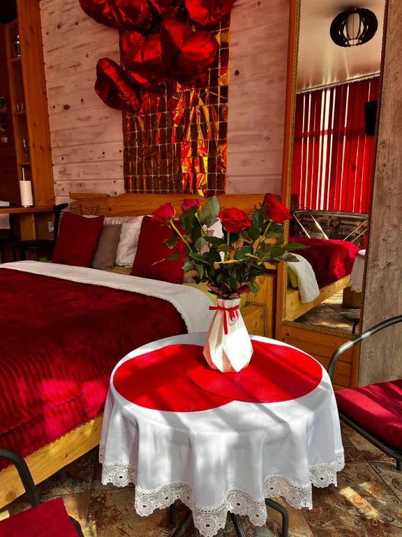 Студия с панорамными окнами и видом на горы