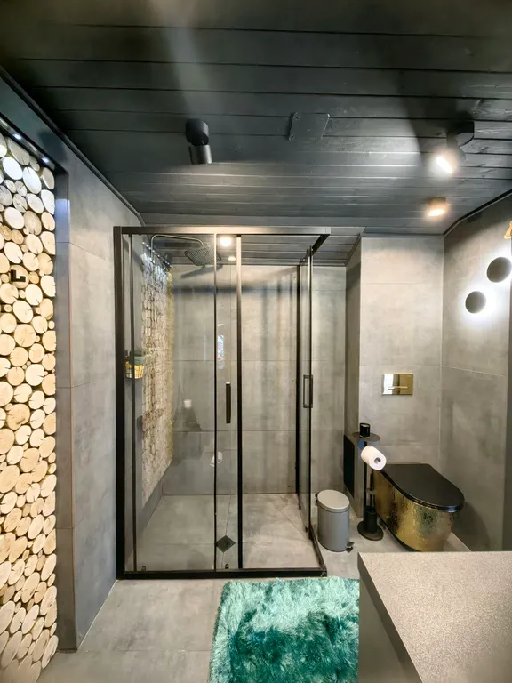 Уютный дом на берегу реки в Карелии