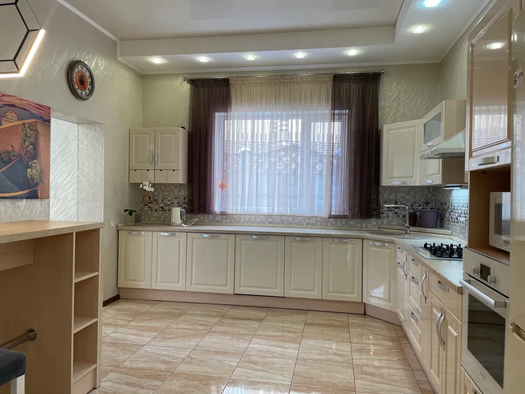 Комфортный дом недалеко от центра города