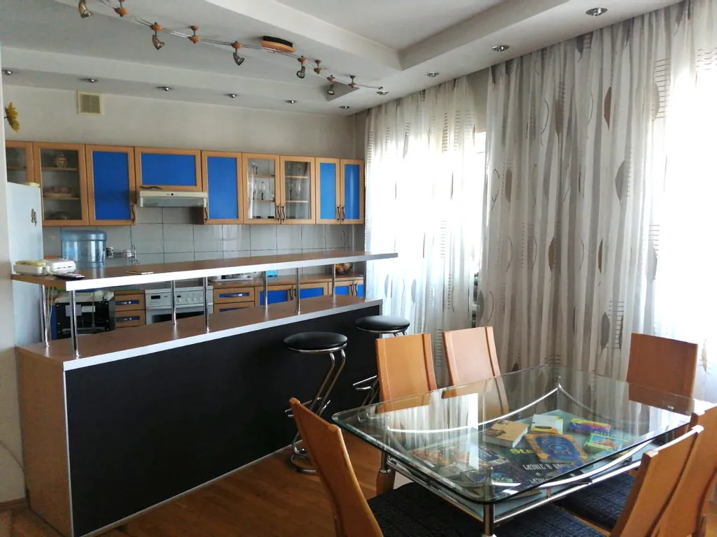 4-комнатная Квартира