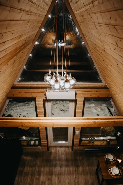 Дом A-frame у подножья горы